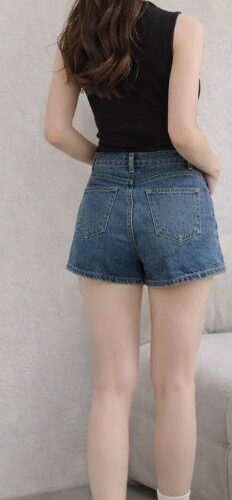14極簡百搭牛仔短褲（舒適修身款）